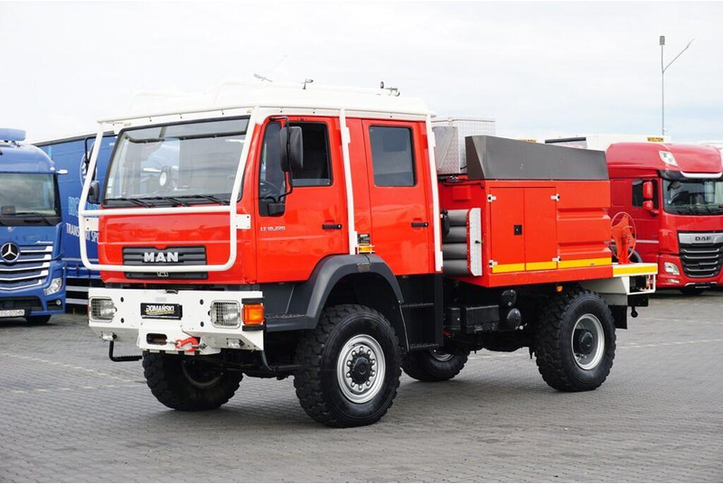 MAN / LE 220 / 4 X 4 / DOKA / STRAŻ POZARNA - Fire engine: picture 1 MAN / LE 220 / 4 X 4 / DOKA / STRAŻ POZARNA - Fire engine: picture 1