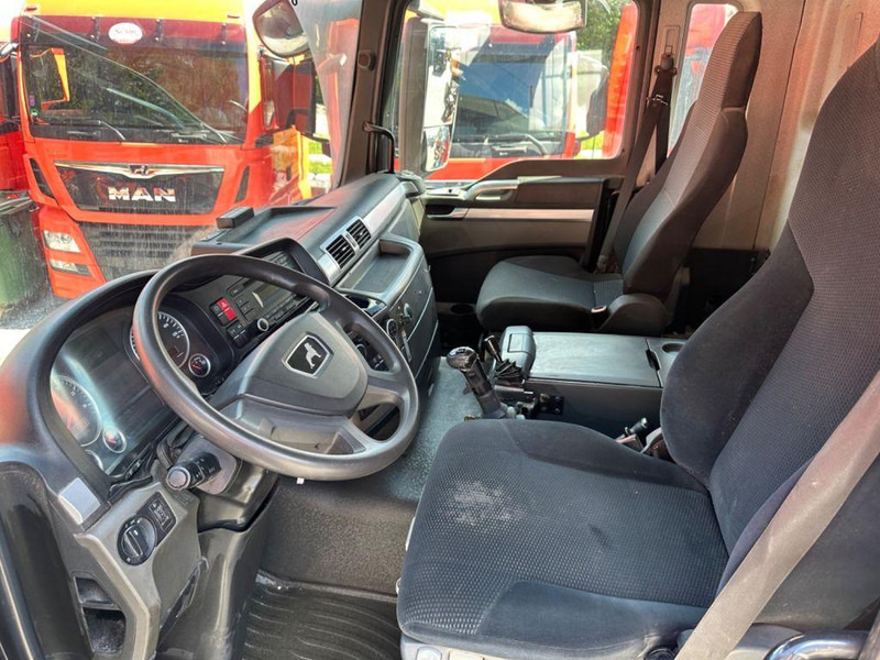 Tipper MAN TGS 41.440 8x4 BB: picture 13