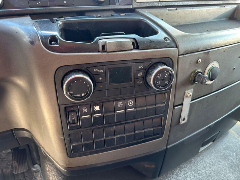 Tipper MAN TGS 41.440 8x4 BB: picture 9