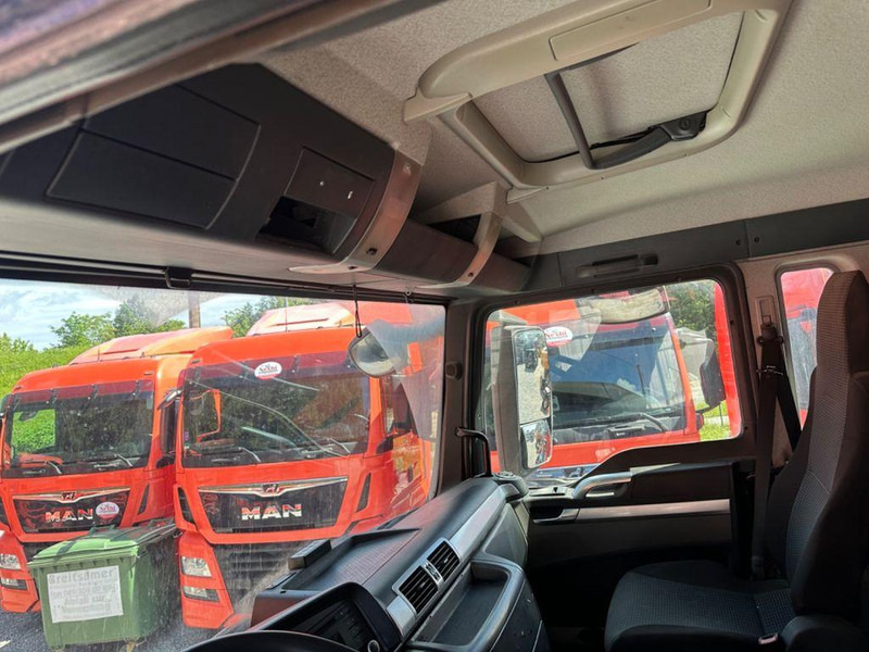 Tipper MAN TGS 41.440 8x4 BB: picture 10