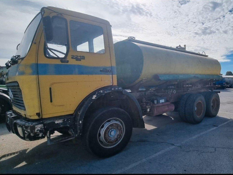 Mercedes-Benz 2219 6x4 Vízszállító Tartálykocsi - Tanker truck: picture 2 Mercedes-Benz 2219 6x4 Vízszállító Tartálykocsi - Tanker truck: picture 2