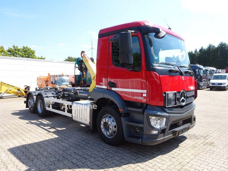 Mercedes-Benz Antos 2532 - Hook lift truck - Hook lift truck: picture 4 Mercedes-Benz Antos 2532 - Hook lift truck - Hook lift truck: picture 4