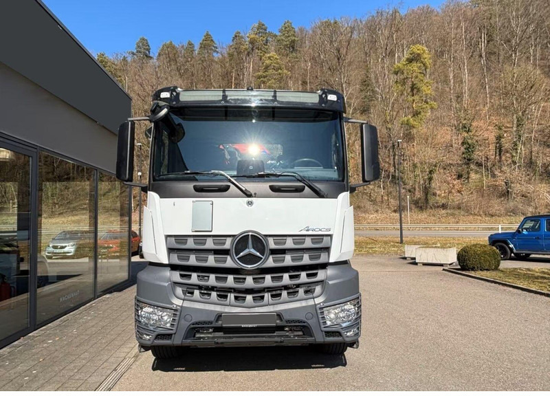 Mercedes-Benz Arocs 1840 - 3 way tipper truck + crane - Tipper, Crane truck: picture 5 Mercedes-Benz Arocs 1840 - 3 way tipper truck + crane - Tipper, Crane truck: picture 5