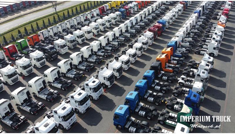 Renault D16 210 / 4x2 / KONTENER / 8.5M / WINDA DHOLLANDIA / EURO 6 - Box truck: picture 4 Renault D16 210 / 4x2 / KONTENER / 8.5M / WINDA DHOLLANDIA / EURO 6 - Box truck: picture 4