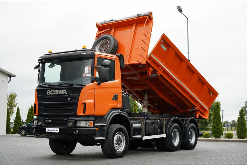 Scania G 440 / 6x6 / WYWROTKA TRZY-STRONNA / 2X HYDROBURTA / BOARDMATIC - Tipper: picture 1 Scania G 440 / 6x6 / WYWROTKA TRZY-STRONNA / 2X HYDROBURTA / BOARDMATIC - Tipper: picture 1