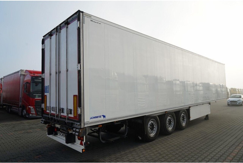 Schmitz Cargobull CHŁODNIA / THERMO KING SLX 300 / HAKÓWKA / OŚ PODNOSZONA / KOSZ - Refrigerated semi-trailer: picture 5 Schmitz Cargobull CHŁODNIA / THERMO KING SLX 300 / HAKÓWKA / OŚ PODNOSZONA / KOSZ - Refrigerated semi-trailer: picture 5