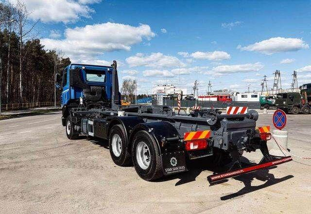 Tatra T158 PHOENIX 6x6 Euro 6 - Hook lift truck, Crane truck: picture 5 Tatra T158 PHOENIX 6x6 Euro 6 - Hook lift truck, Crane truck: picture 5