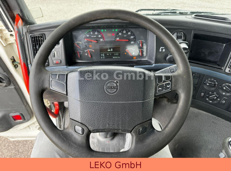 Hook lift truck Volvo FM 400: picture 18