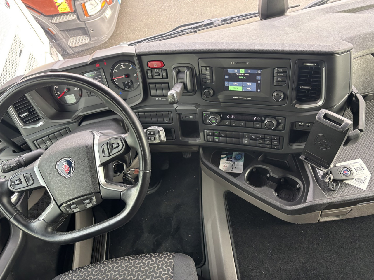 SCANIA R 460 A4x2NA - Tractor unit: picture 2 SCANIA R 460 A4x2NA - Tractor unit: picture 2