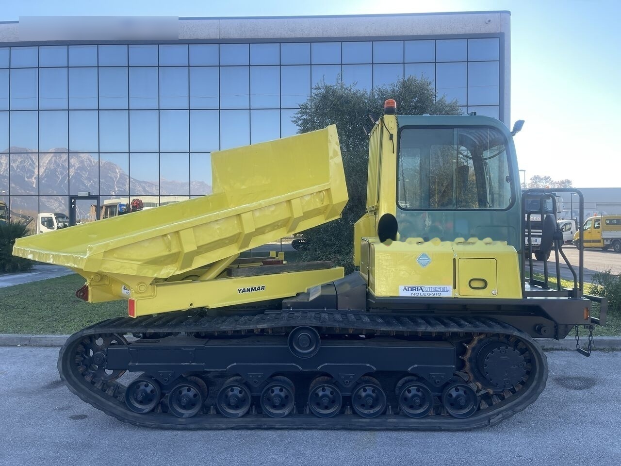 Yanmar C50 - Tracked dumper: picture 2 Yanmar C50 - Tracked dumper: picture 2
