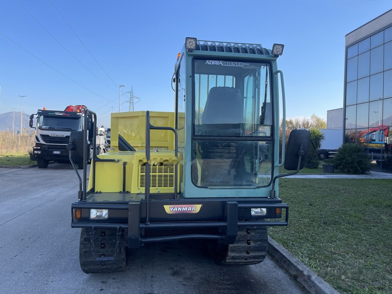 Yanmar C50 - Tracked dumper: picture 3 Yanmar C50 - Tracked dumper: picture 3