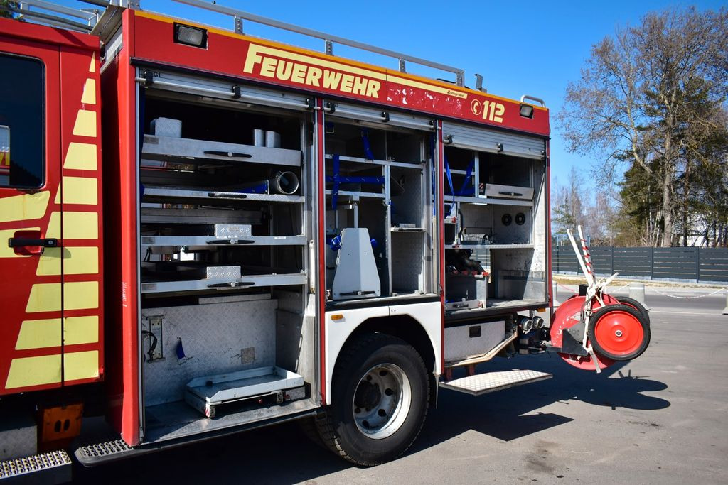 Fire engine MAN 4x4 Firetruck Feuerwehr DOKA Expedition Camper: picture 14 Fire engine MAN 4x4 Firetruck Feuerwehr DOKA Expedition Camper: picture 14