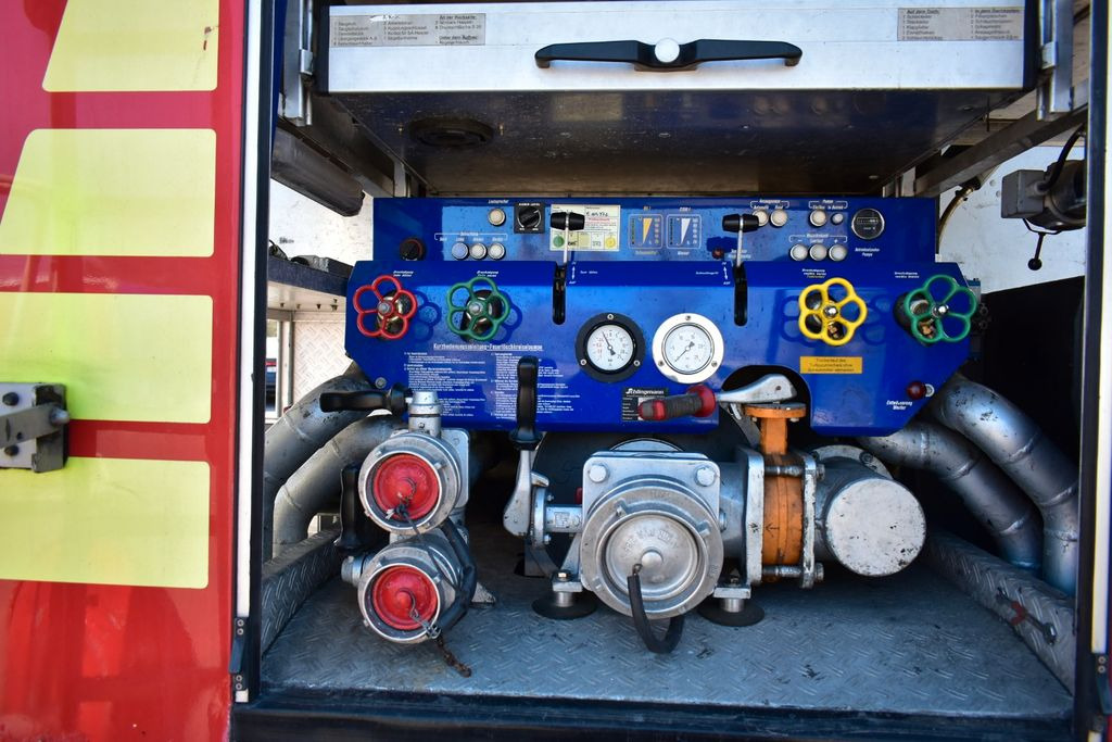 Fire engine MAN 4x4 Firetruck Feuerwehr DOKA Expedition Camper: picture 18 Fire engine MAN 4x4 Firetruck Feuerwehr DOKA Expedition Camper: picture 18