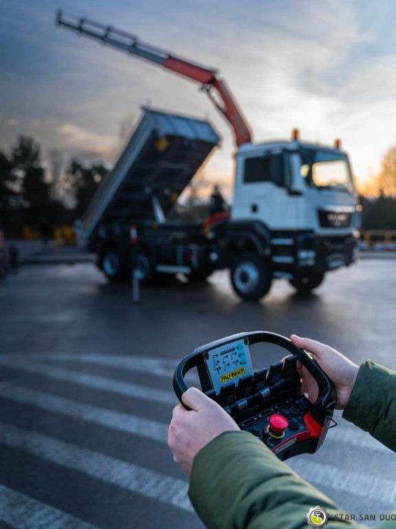 MAN 6x6 TGS 26.360 PALFINGER PK 18002 Kipper KRAN - Tipper, Crane truck: picture 2 MAN 6x6 TGS 26.360 PALFINGER PK 18002 Kipper KRAN - Tipper, Crane truck: picture 2