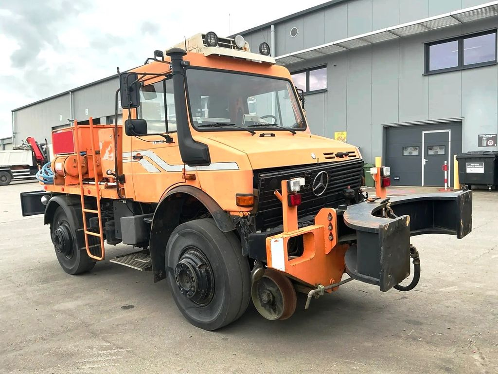 Unimog 1650 4x4 ZAGRO SCHIENEN TWO WAY RAIL ROAD - Municipal/ Special vehicle: picture 1 Unimog 1650 4x4 ZAGRO SCHIENEN TWO WAY RAIL ROAD - Municipal/ Special vehicle: picture 1