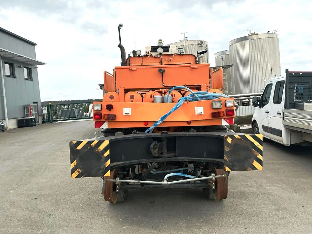 Unimog 1650 4x4 ZAGRO SCHIENEN TWO WAY RAIL ROAD - Municipal/ Special vehicle: picture 4 Unimog 1650 4x4 ZAGRO SCHIENEN TWO WAY RAIL ROAD - Municipal/ Special vehicle: picture 4