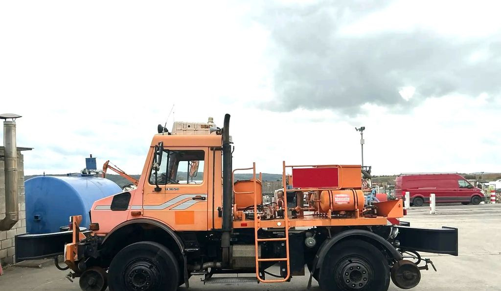 Unimog 1650 4x4 ZAGRO SCHIENEN TWO WAY RAIL ROAD - Municipal/ Special vehicle: picture 3 Unimog 1650 4x4 ZAGRO SCHIENEN TWO WAY RAIL ROAD - Municipal/ Special vehicle: picture 3