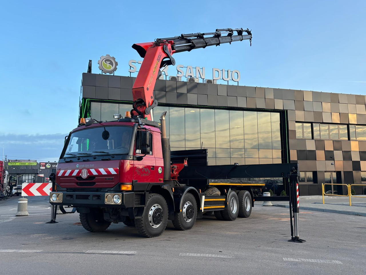- Crane truck: picture 4 - Crane truck: picture 4