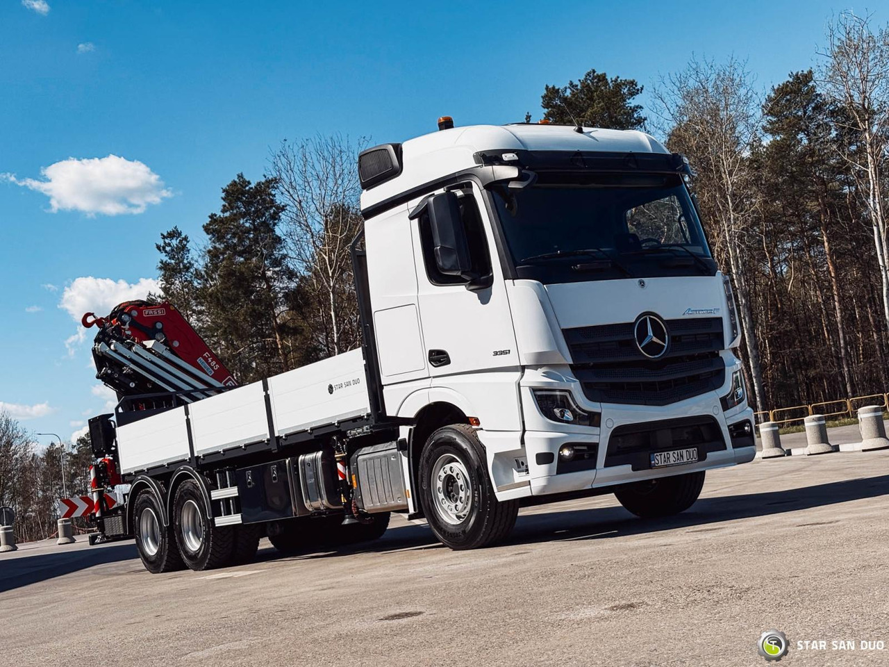 - Crane truck: picture 2 - Crane truck: picture 2