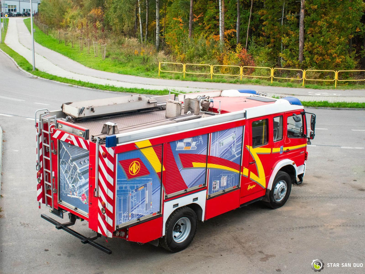 - Fire engine: picture 3 - Fire engine: picture 3