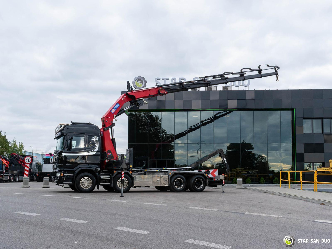 - Crane truck: picture 2 - Crane truck: picture 2