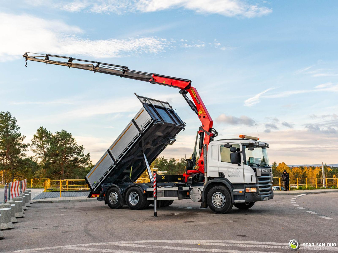 - Crane truck: picture 4 - Crane truck: picture 4