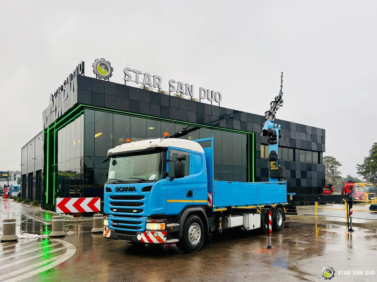 - Crane truck: picture 2 - Crane truck: picture 2