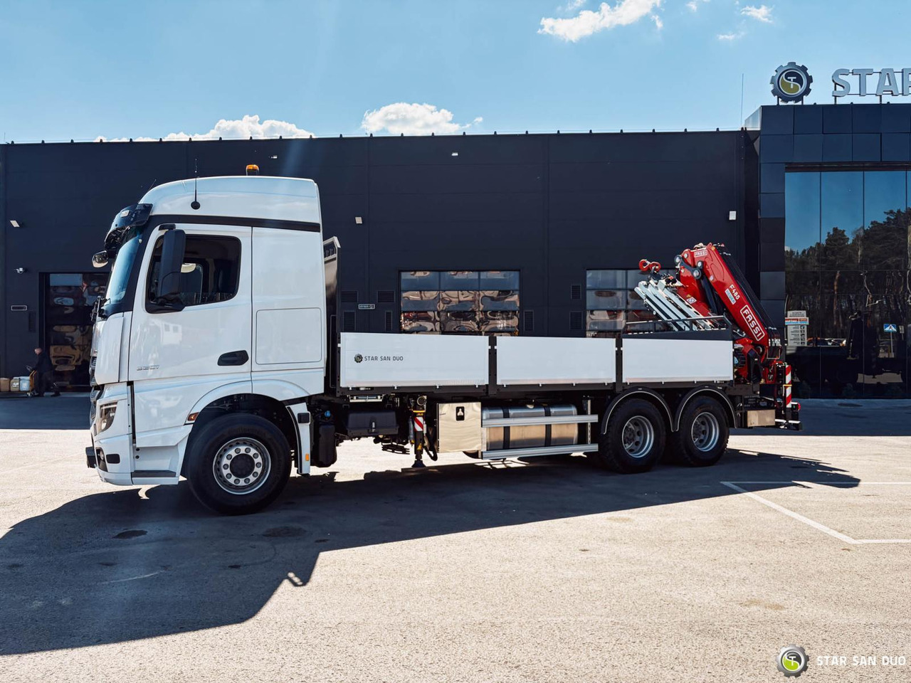 - Crane truck: picture 5 - Crane truck: picture 5