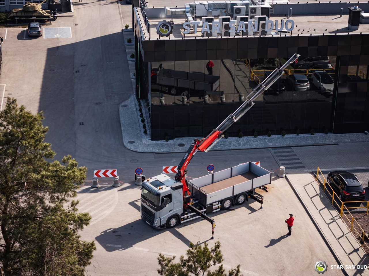 - Crane truck: picture 4 - Crane truck: picture 4