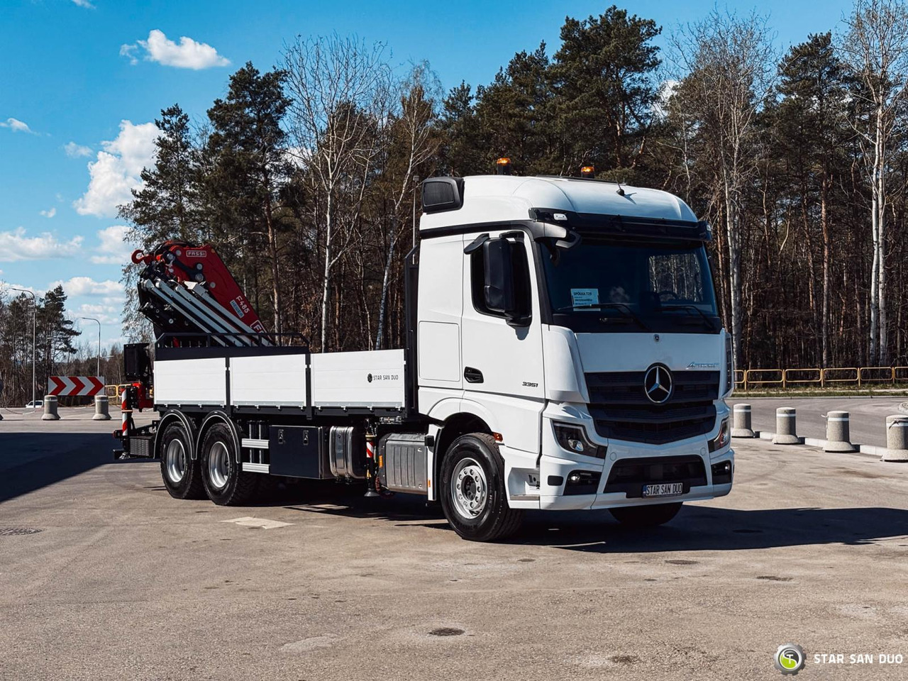 - Crane truck: picture 4 - Crane truck: picture 4