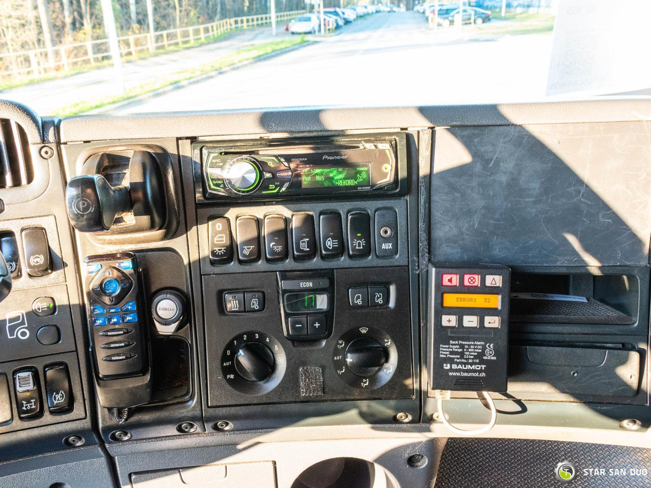 Crane truck : picture 18