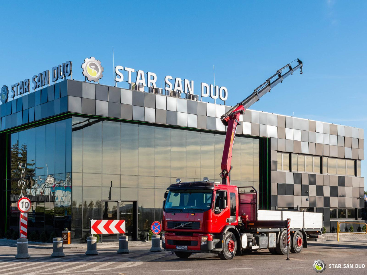 - Crane truck: picture 1 - Crane truck: picture 1