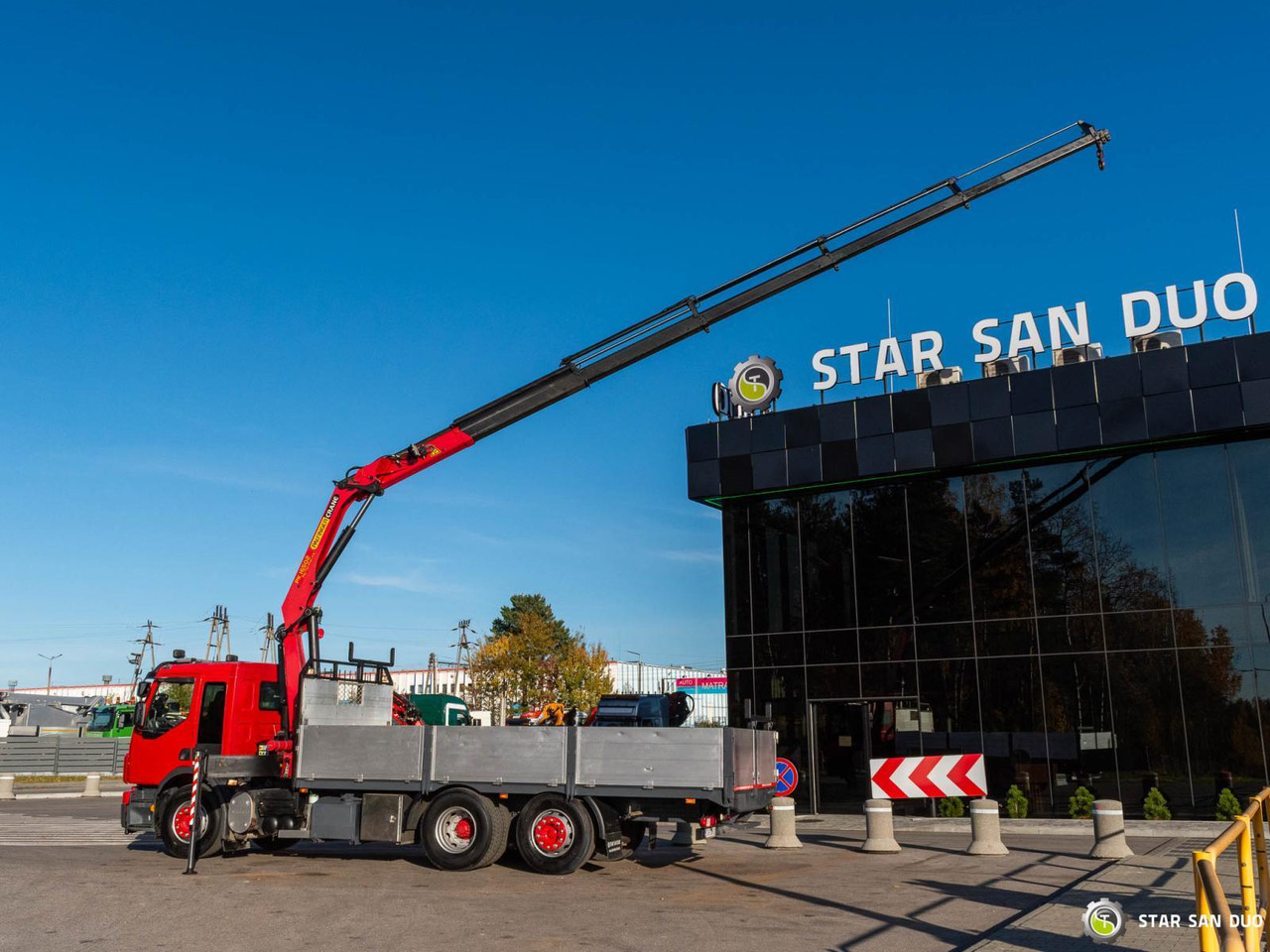 - Crane truck: picture 2 - Crane truck: picture 2