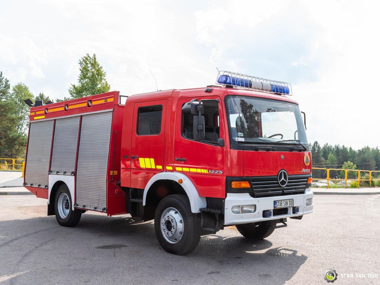- Fire engine: picture 2 - Fire engine: picture 2