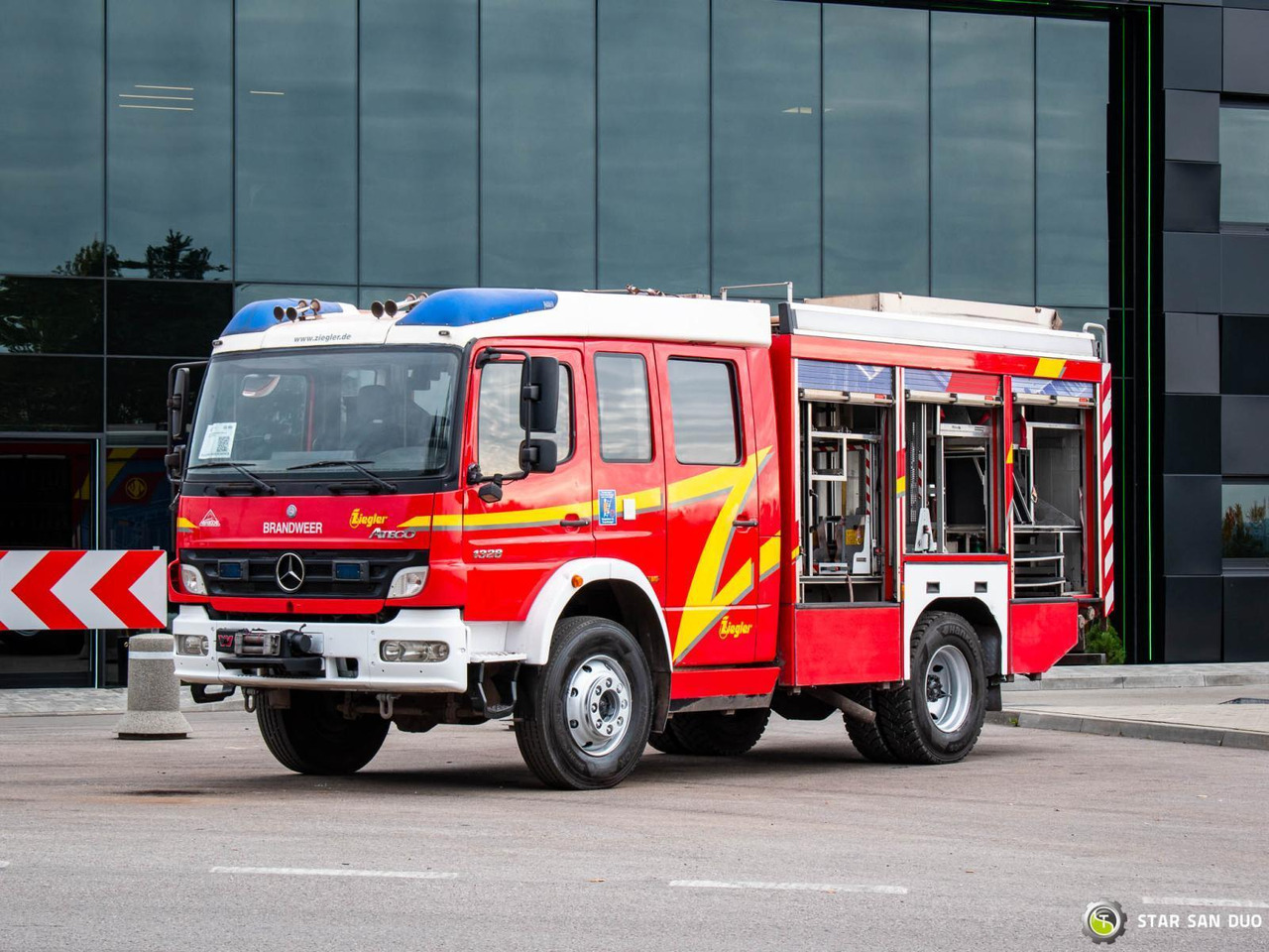 - Fire engine: picture 2 - Fire engine: picture 2
