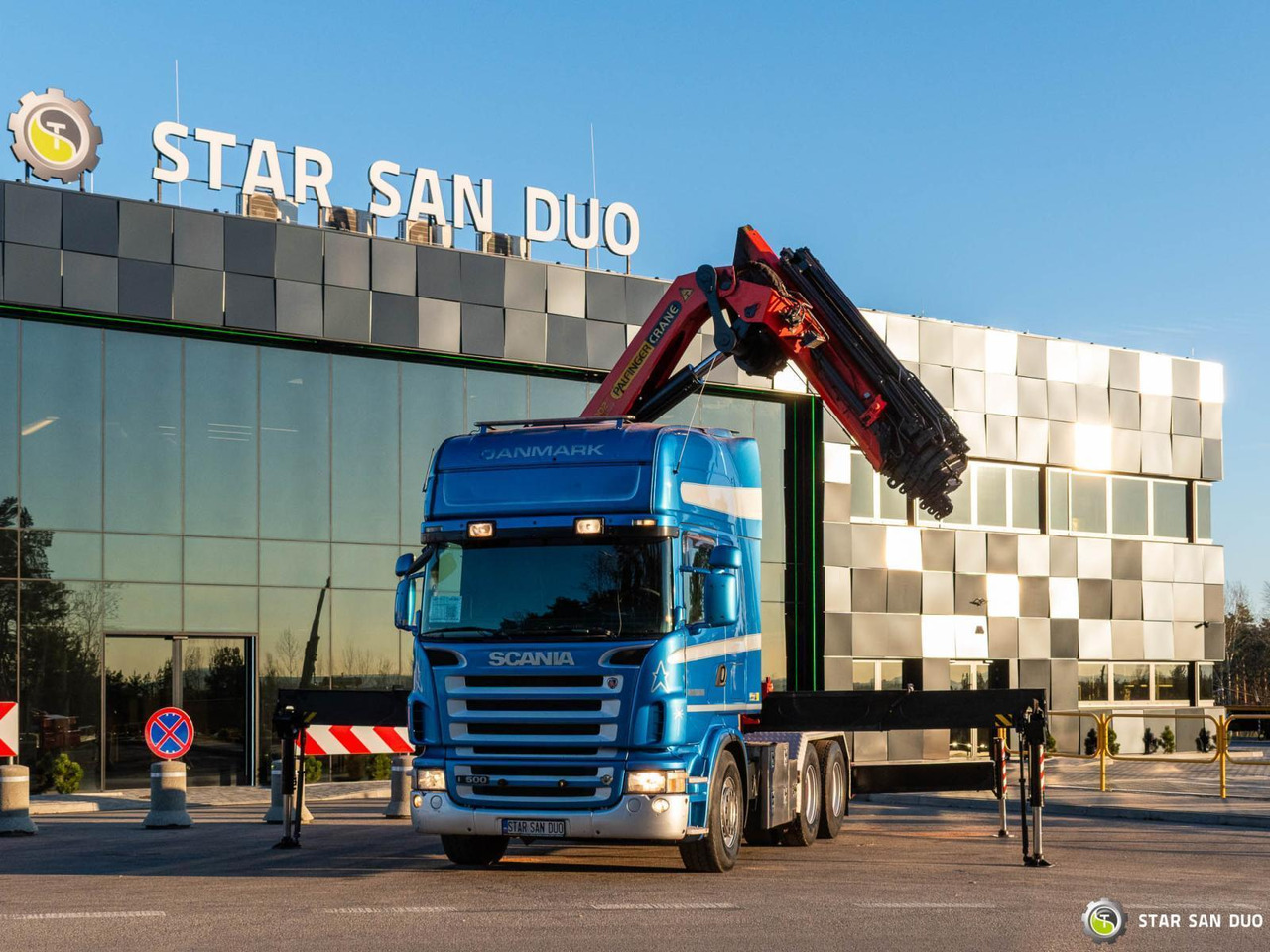 - Crane truck: picture 4 - Crane truck: picture 4