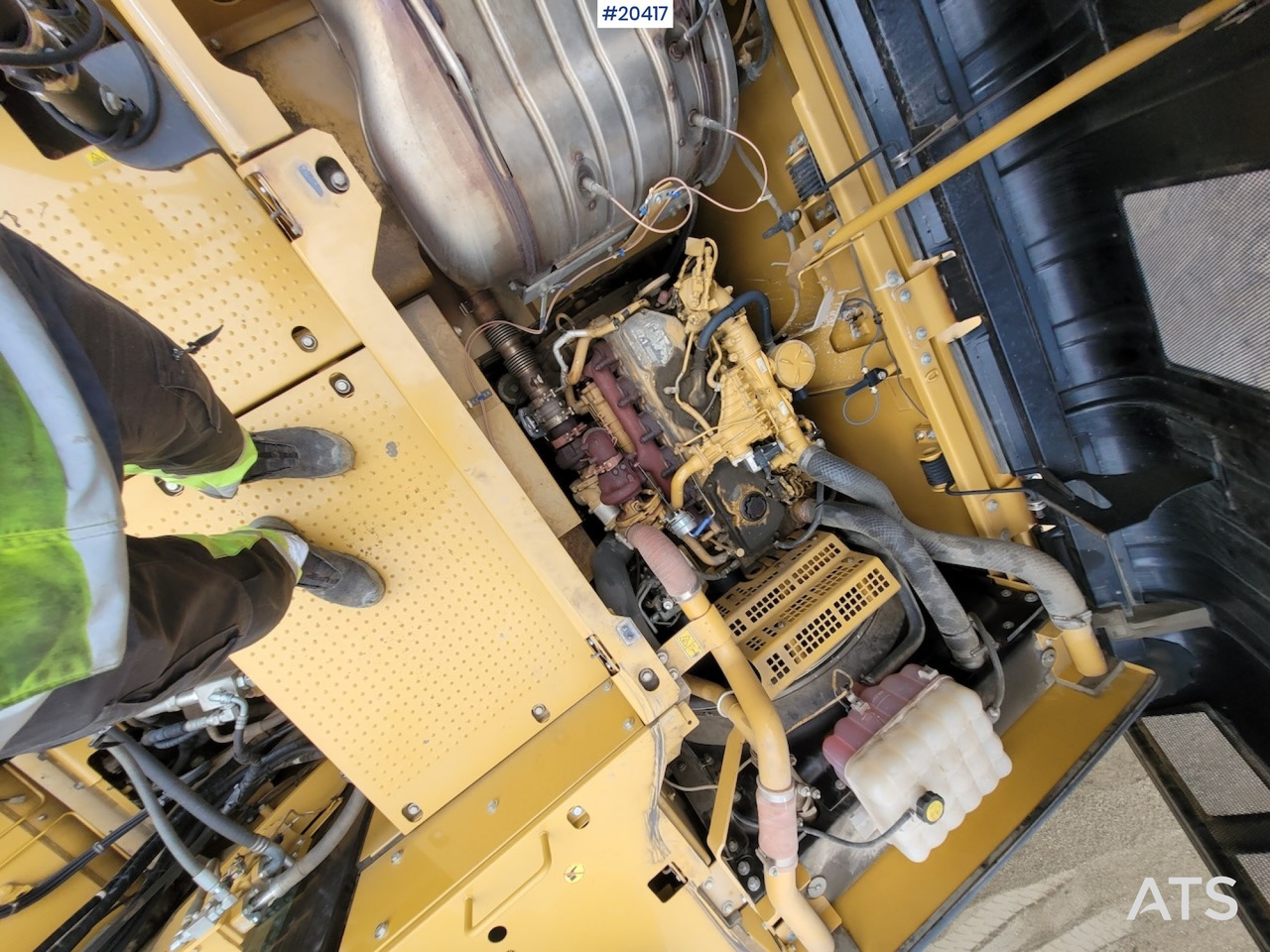 Excavator Caterpillar 330F: picture 10