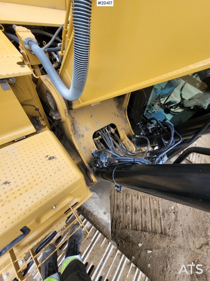 Excavator Caterpillar 330F: picture 8