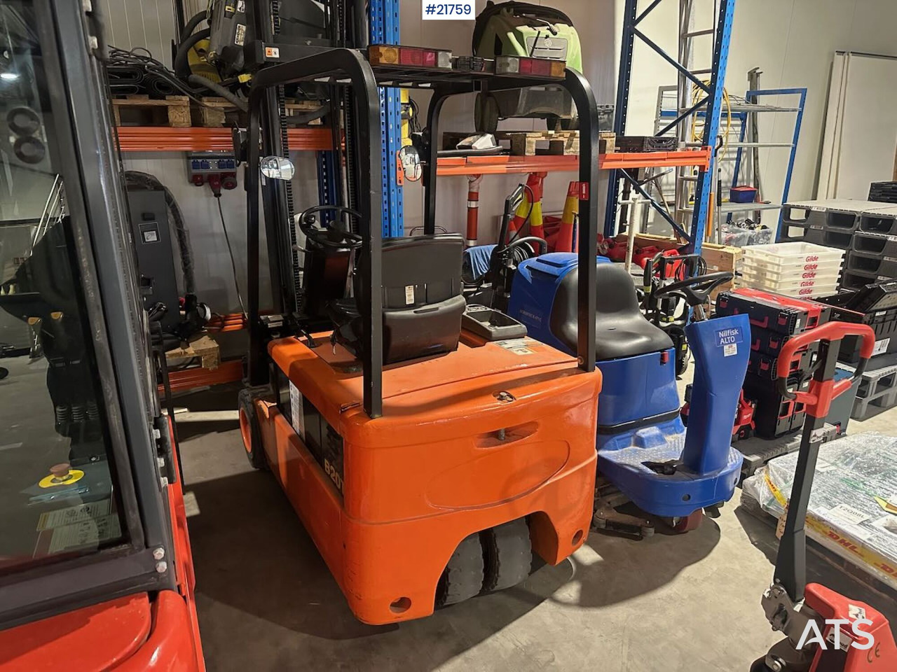 Daewoo B20T truck m/ 4,5 m løftehøyde - Low loader semi-trailer: picture 2 Daewoo B20T truck m/ 4,5 m løftehøyde - Low loader semi-trailer: picture 2