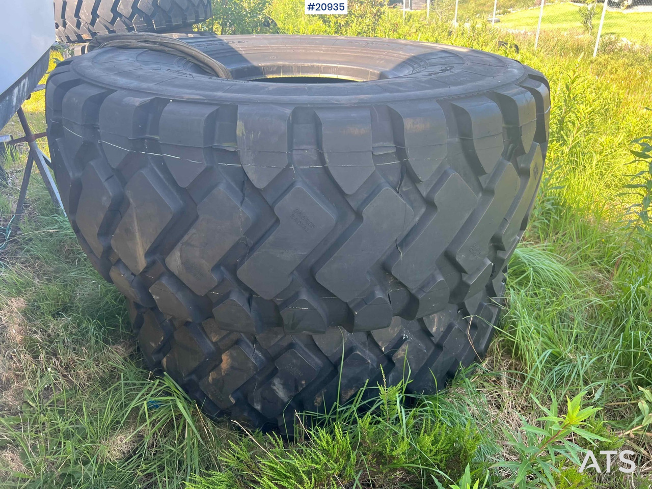 Dekk Til Moxy dumper - Wheel and tire package for Construction machinery: picture 4 Dekk Til Moxy dumper - Wheel and tire package for Construction machinery: picture 4