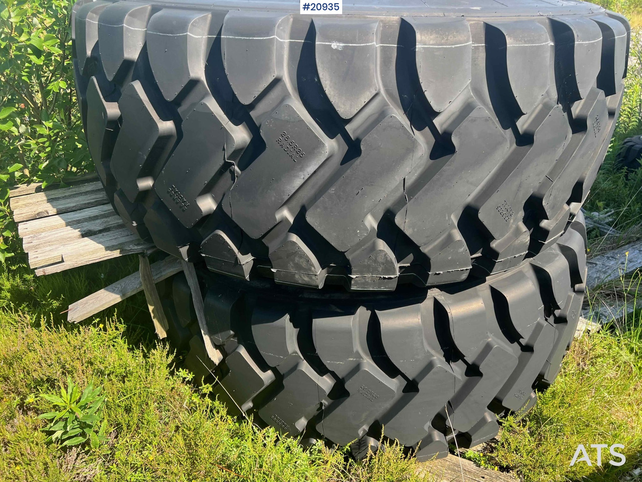 Dekk Til Moxy dumper - Wheel and tire package for Construction machinery: picture 3 Dekk Til Moxy dumper - Wheel and tire package for Construction machinery: picture 3