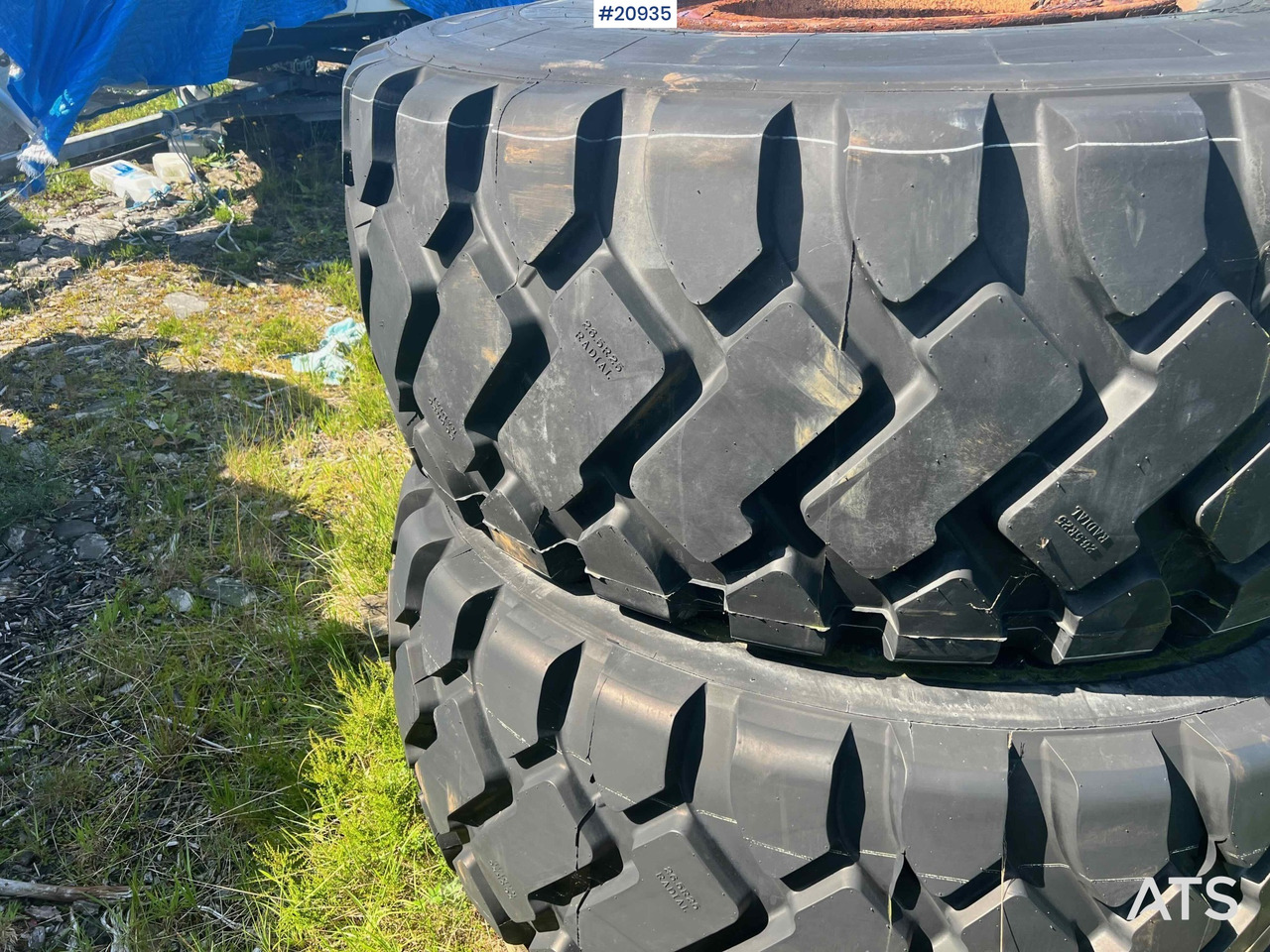 Dekk Til Moxy dumper - Wheel and tire package for Construction machinery: picture 1 Dekk Til Moxy dumper - Wheel and tire package for Construction machinery: picture 1
