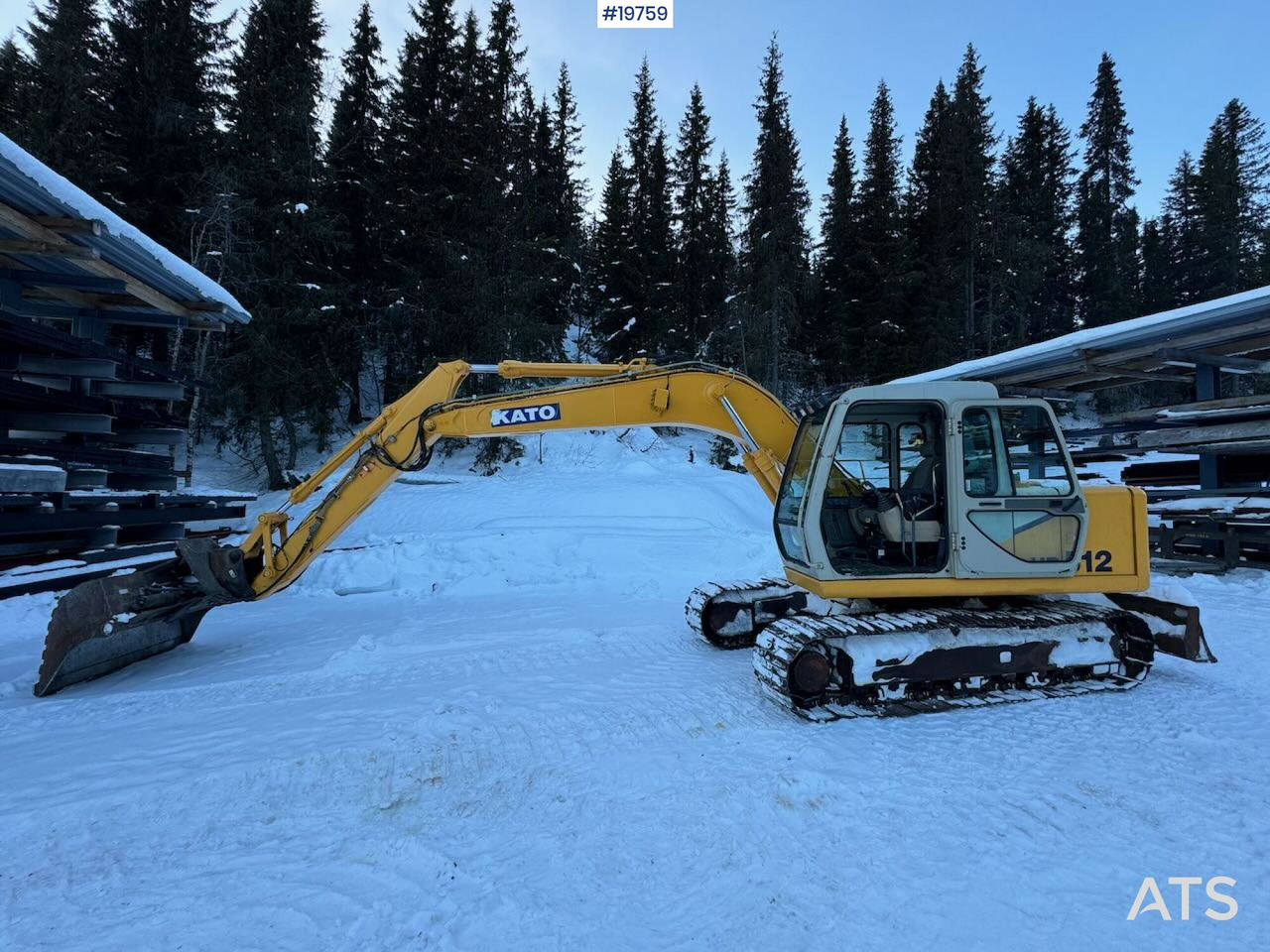 Kato HD512E - Excavator: picture 1 Kato HD512E - Excavator: picture 1