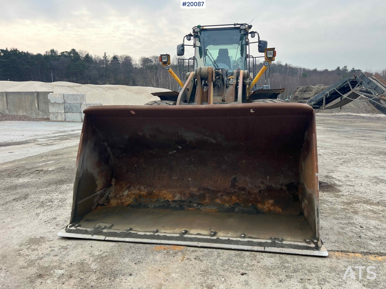 Komatsu WA480-6 - Wheel loader: picture 4 Komatsu WA480-6 - Wheel loader: picture 4