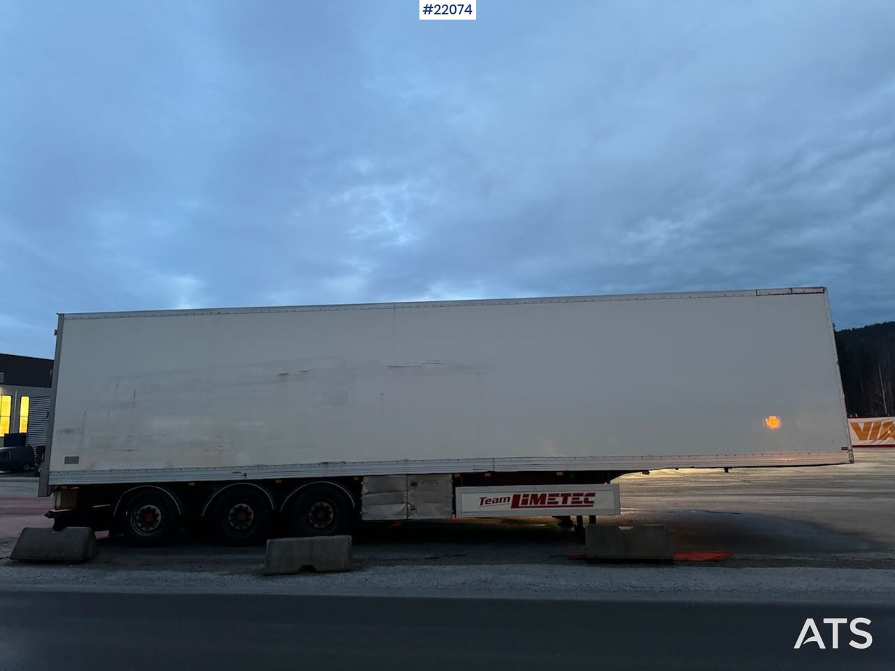 Limetec Skapsemi med full sideåpning - Closed box semi-trailer: picture 4 Limetec Skapsemi med full sideåpning - Closed box semi-trailer: picture 4