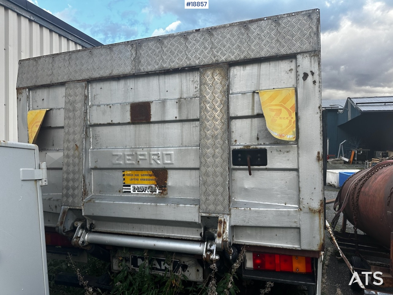 MAN 13-232 - Dropside/ Flatbed truck: picture 4 MAN 13-232 - Dropside/ Flatbed truck: picture 4