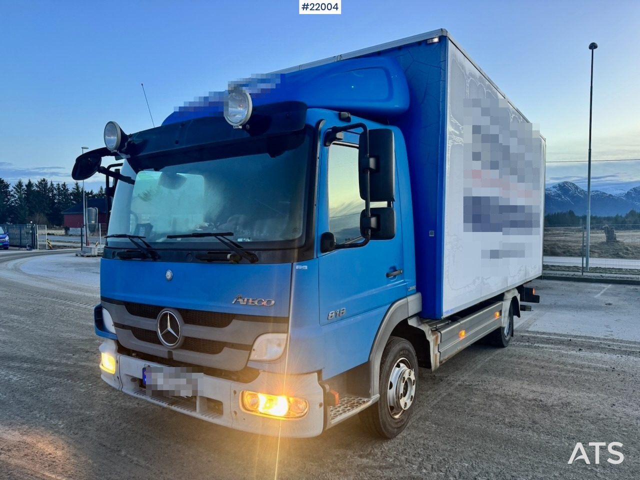 Mercedes 2012 Mercedes Atego 818 Skapbil m/ Løftelem. 140 000 km! - Box truck: picture 2 Mercedes 2012 Mercedes Atego 818 Skapbil m/ Løftelem. 140 000 km! - Box truck: picture 2