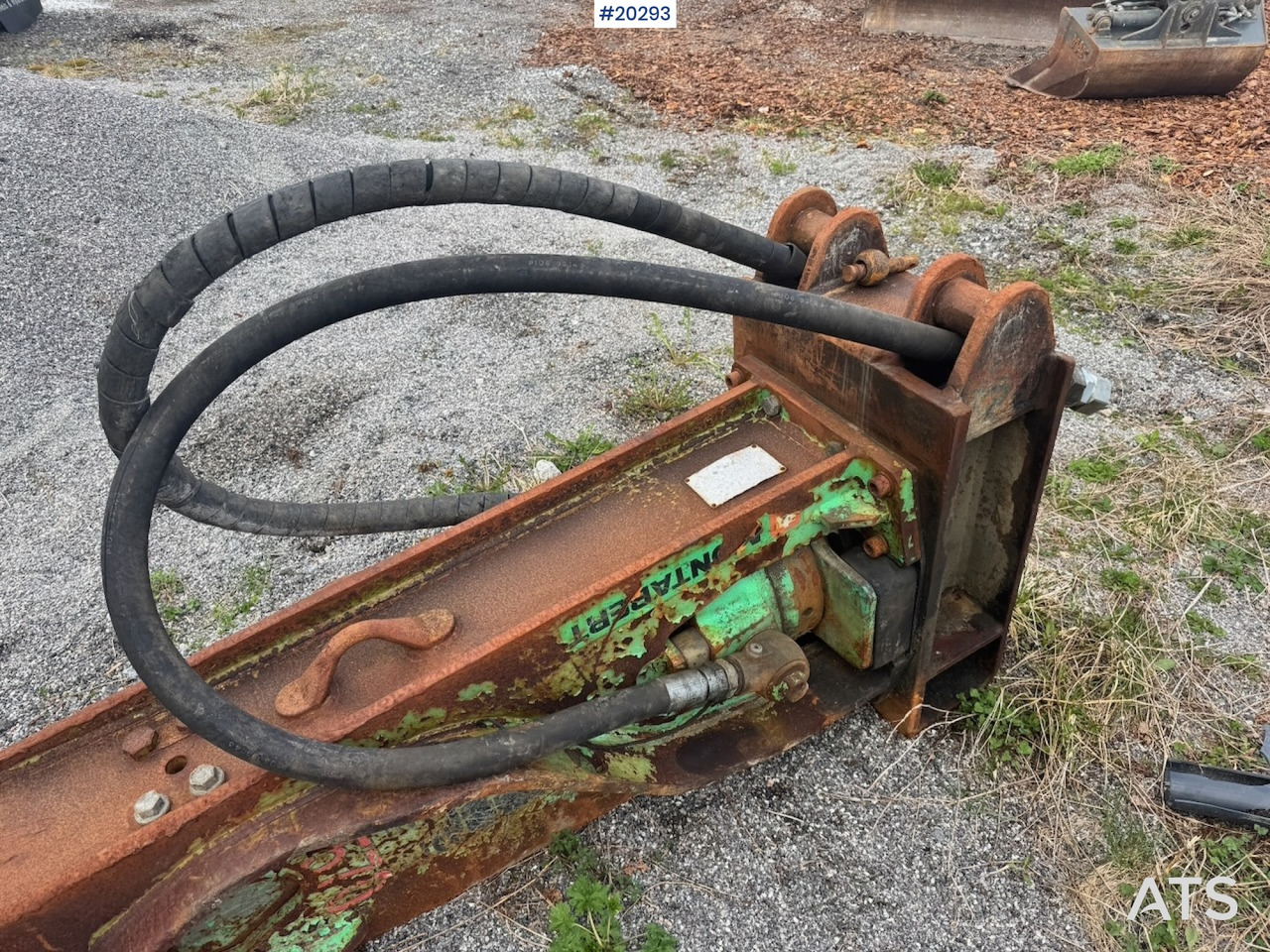 Montabert 570C - Hydraulic hammer for Construction machinery: picture 3 Montabert 570C - Hydraulic hammer for Construction machinery: picture 3