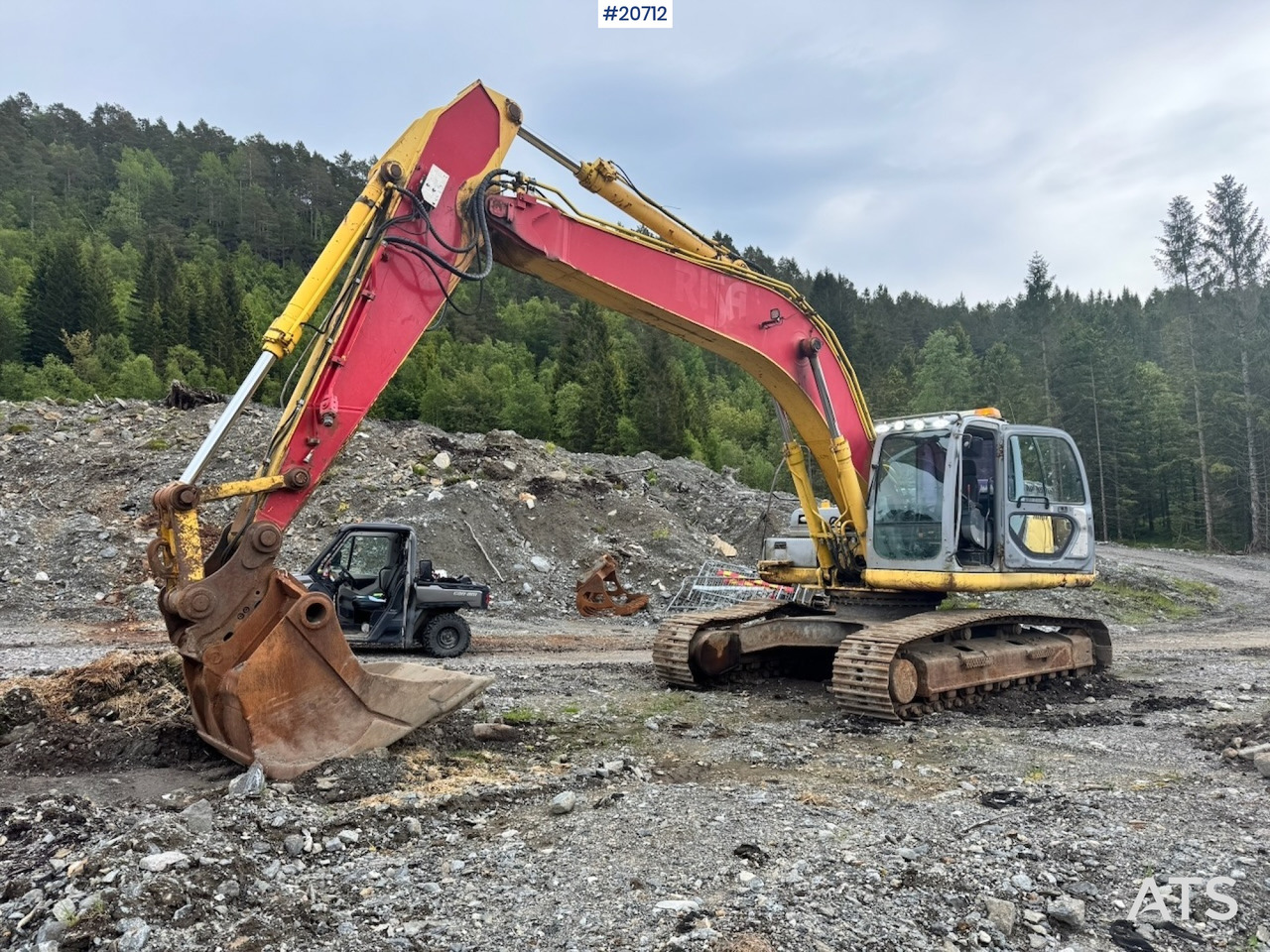 New Holland kobelco E305B - Excavator: picture 1 New Holland kobelco E305B - Excavator: picture 1