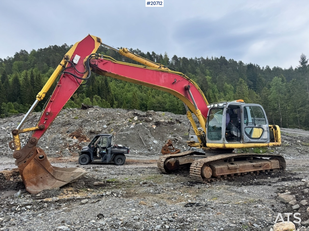 New Holland kobelco E305B - Excavator: picture 2 New Holland kobelco E305B - Excavator: picture 2